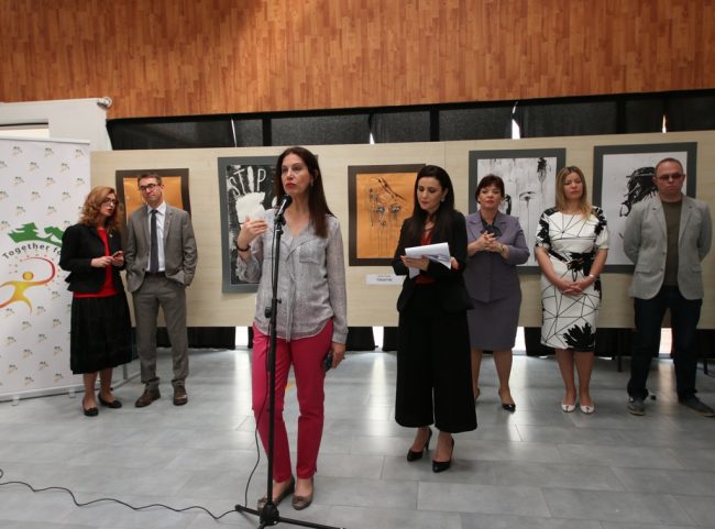 Aktiviteti 10 maj 2016 Gruaja permes artit (13)