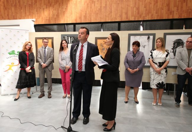 Aktiviteti 10 maj 2016 Gruaja permes artit (14)