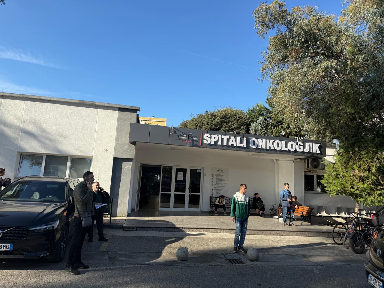 Pamje nga godina e Spitalit Onkologjik, QSUT. 


Credits: Gazeta Shendeti